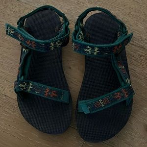 Big boys TEVA sandal size 4